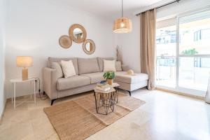 1st line of the beach, La Rada Beach! AC,Wifi,Terrace, Private Parking