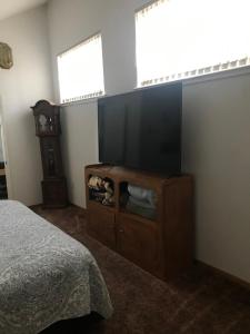 Cheerful 2-Bedroom Cottage Near Eagle Lake