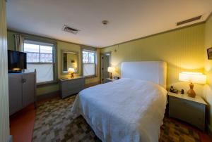 Suite room in The Porches Inn at Mass MoCA