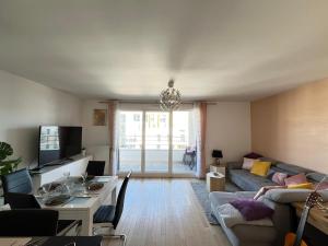 Modern Stylish Secure 2BR Near Paris private Parking