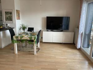 Modern Stylish Secure 2BR Near Paris private Parking