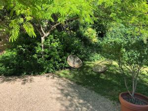 Petite maison dans fosse troglodytes