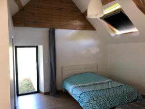 Petite maison dans fosse troglodytes