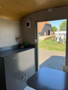 De Keet op een boerencamping