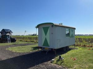 De Keet op een boerencamping