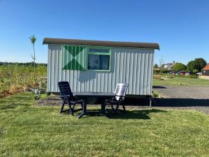 De Keet op een boerencamping