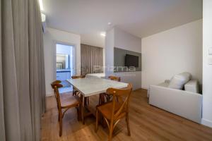 310 Flat Moderno e Bem Localizado a 120 metros da praia de Bombinhas Até 4 Pessoas