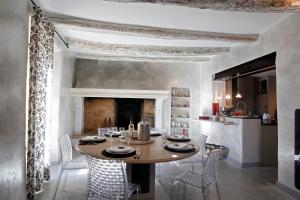 Luxueux Mas de Village 18ème siècle