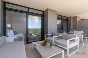 Sunset Cliffs Residence by Leo Apartments