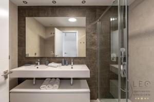 Sunset Cliffs Residence by Leo Apartments