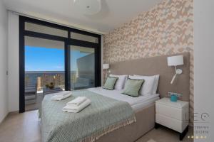 Sunset Cliffs Residence by Leo Apartments
