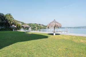 Comoda Habitacion en Hotel con Vista al Lago, Tequesquitengo