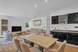 Marbella Real - Stylish 2 Bedroom Apartment by Finest Rentals