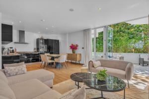 Marbella Real - Stylish 2 Bedroom Apartment by Finest Rentals