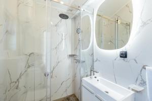 Veslo Sea Blue Apartments - Lustica