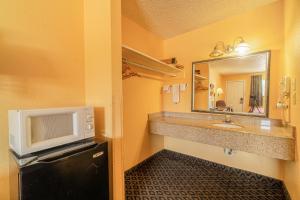 OYO Budget Inn Falfurrias Hwy 281