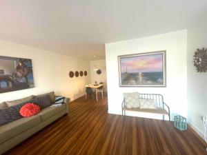 2 Bedroom Apartment Free Reserved Parking