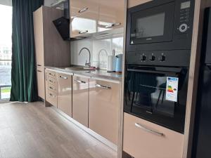 Smile - BrandNew Apart with FreeUndergroundParking, large Balcony, near Shopping Centers