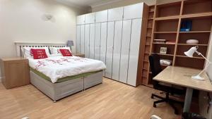 Central London Apartment for family upto 5