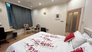 Central London Apartment for family upto 5