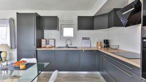 Chalets LE FAMYLISSE Sejour d-Exception Confort & Bien-Etre en Lodge familial - 10min des Sables d-Olonne : photos des chambres