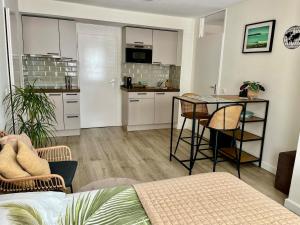 Beautiful surf style studio by the sea