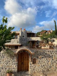 LUXURY STONE VILLA with SALT WATER POOL AND JACUZZI