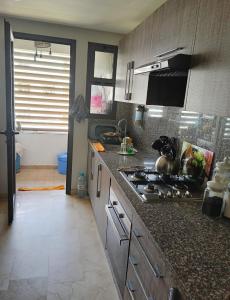 Appart Haut Standing, Très Calm à Nouaceur, Parking, Piscine, à 4min de lAéroport