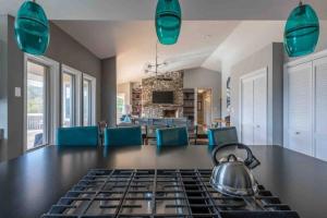 Massive 4 bedroom home Sleeps 19