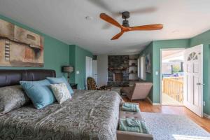 Massive 4 bedroom home Sleeps 19