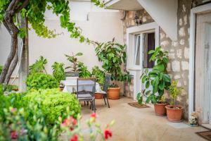 Apartment Jelena with terrace and balcony