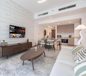 Mahogany 3 - 2BR 6 Guests - Pool & Prime Location