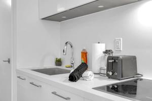 Cozy Condo Near Restaurant TTC