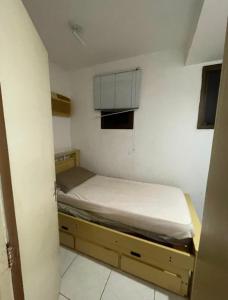 Apê 3 Quartos Praia da Enseada - 2 qds da Praia