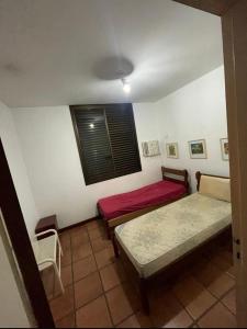 Apê 3 Quartos Praia da Enseada - 2 qds da Praia