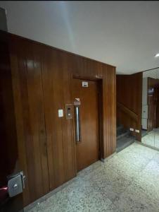 Apê 3 Quartos Praia da Enseada - 2 qds da Praia