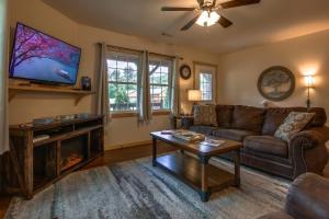 Train Rides, Trails and Casino Fun is Your Smoky Hub