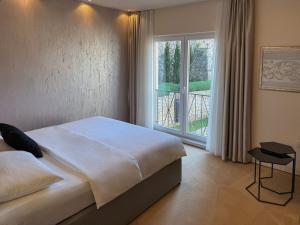 Superior Double Room room in Shangri La Mansion