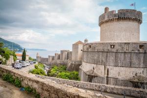 Apartment Jelena with terrace and balcony