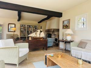 Villas Maison familiale, 8 chambres, jardin clos 3000m, wifi, parking : photos des chambres