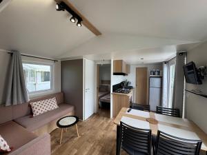Maisons de vacances Mobile Home 146, 5 pers Camping Siblu 4 etoiles le Lac des Reves : photos des chambres
