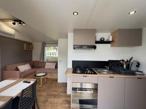 Maisons de vacances Mobile Home 146, 5 pers Camping Siblu 4 etoiles le Lac des Reves : photos des chambres