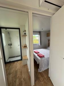 Maisons de vacances Mobile Home 146, 5 pers Camping Siblu 4 etoiles le Lac des Reves : photos des chambres