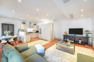 Casa Italia near Hyde Park & Queens Gate, in South Kensington with AC Air Conditioning & Washing Machine Dryer