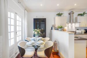 Casa Italia near Hyde Park & Queens Gate, in South Kensington with AC Air Conditioning & Washing Machine Dryer