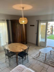 Le Coin Charmant - vue montagnes et jacuzzi privé