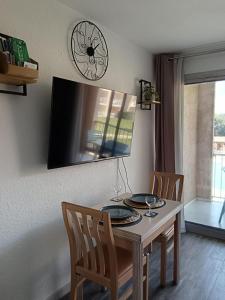 Appartements Agreable studio climatise, avec parking, piscine et vue : photos des chambres