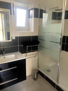 Maisons de vacances Maison de pecheur a Locquirec, plage a 600M : photos des chambres