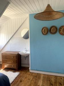 Maisons de vacances Maison de pecheur a Locquirec, plage a 600M : photos des chambres