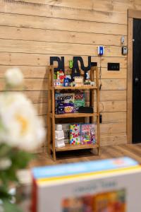 Honeybear Hideaways - Luxury Cozy Mountain Golf Retreat with Indoor Pool, Hot Tub, Sauna and Game Room